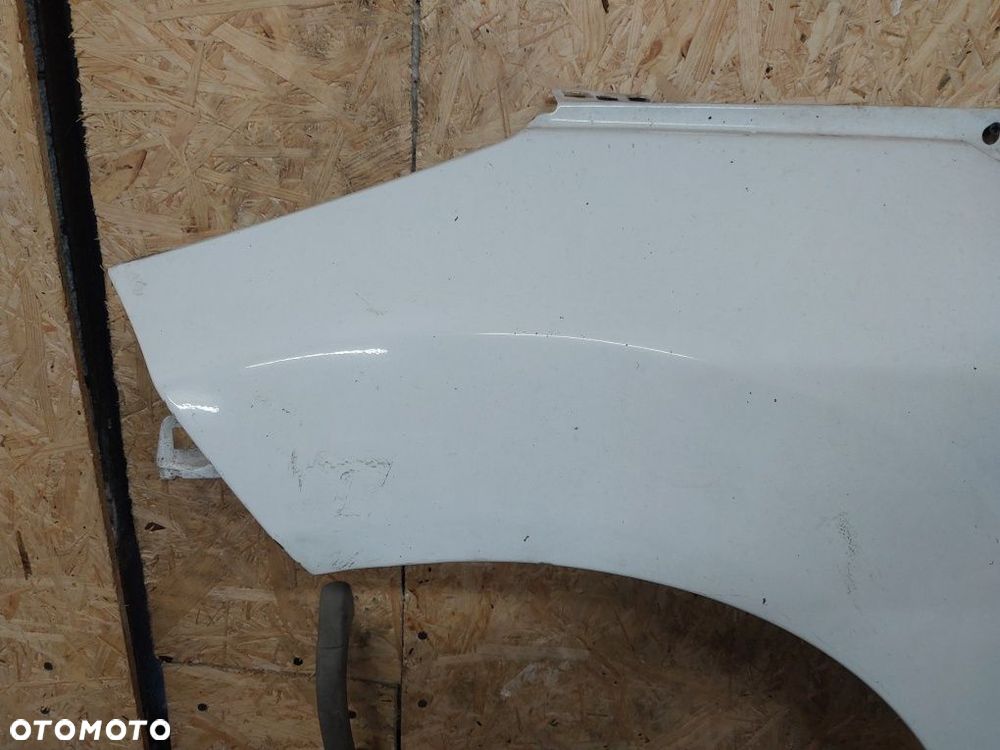 Uszkodzony błotnik lewy ford fiesta mk7 - 2