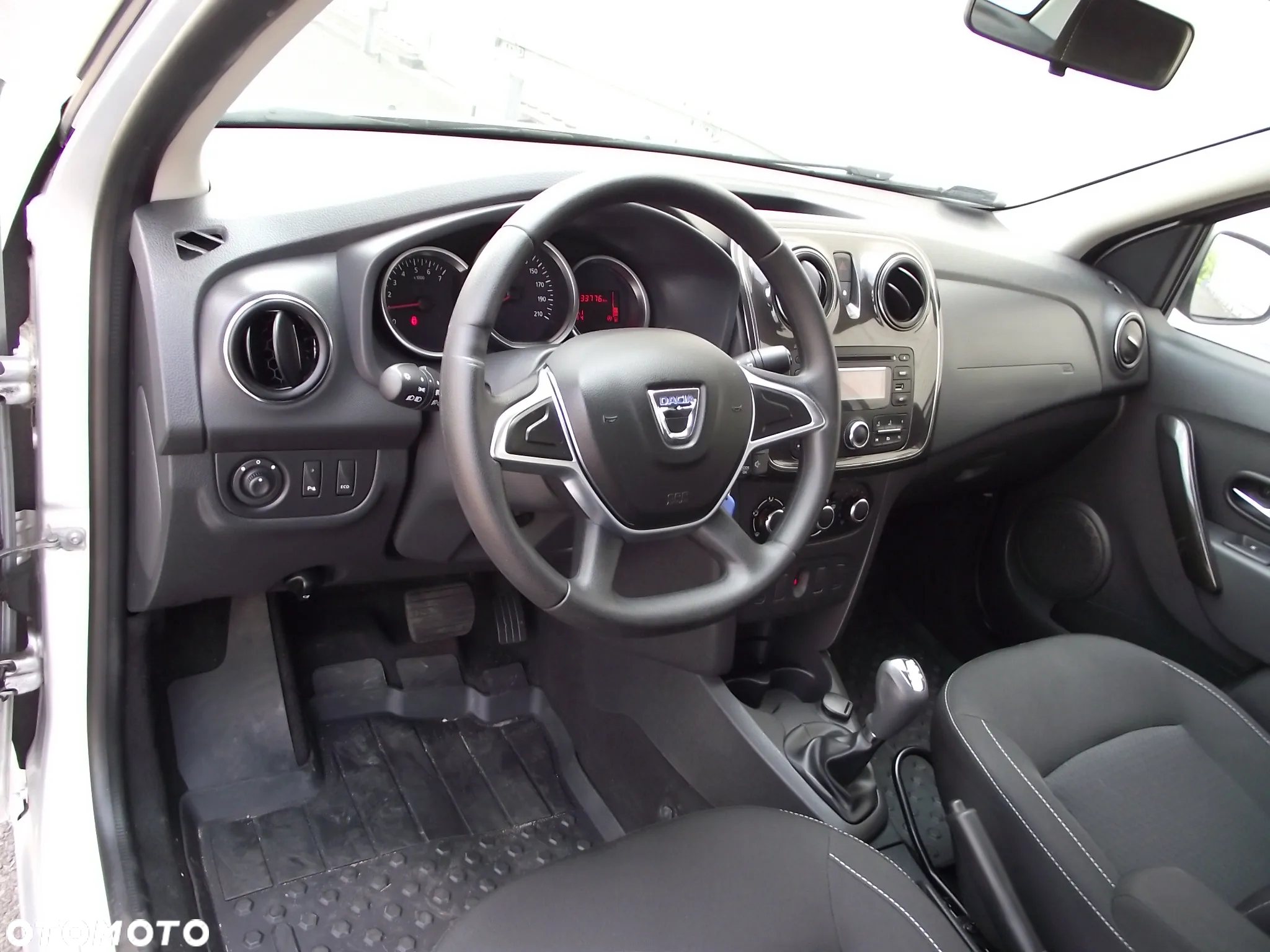Dacia Logan 0.9 TCe Laureate S&S Easy-R - 17