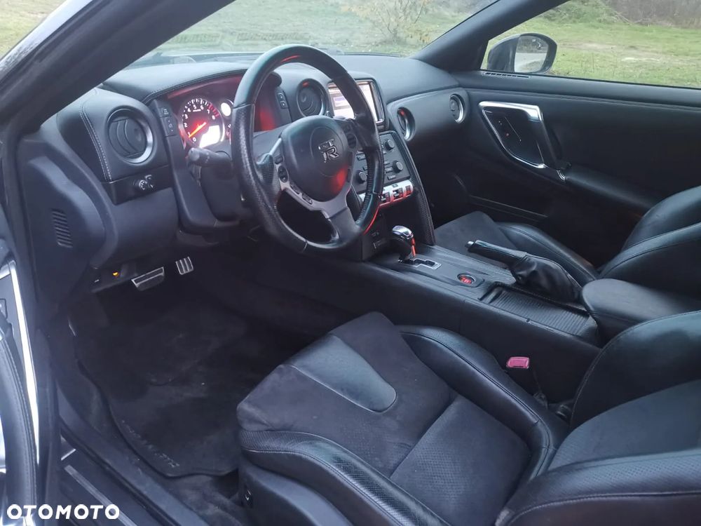 Nissan GT-R - 12