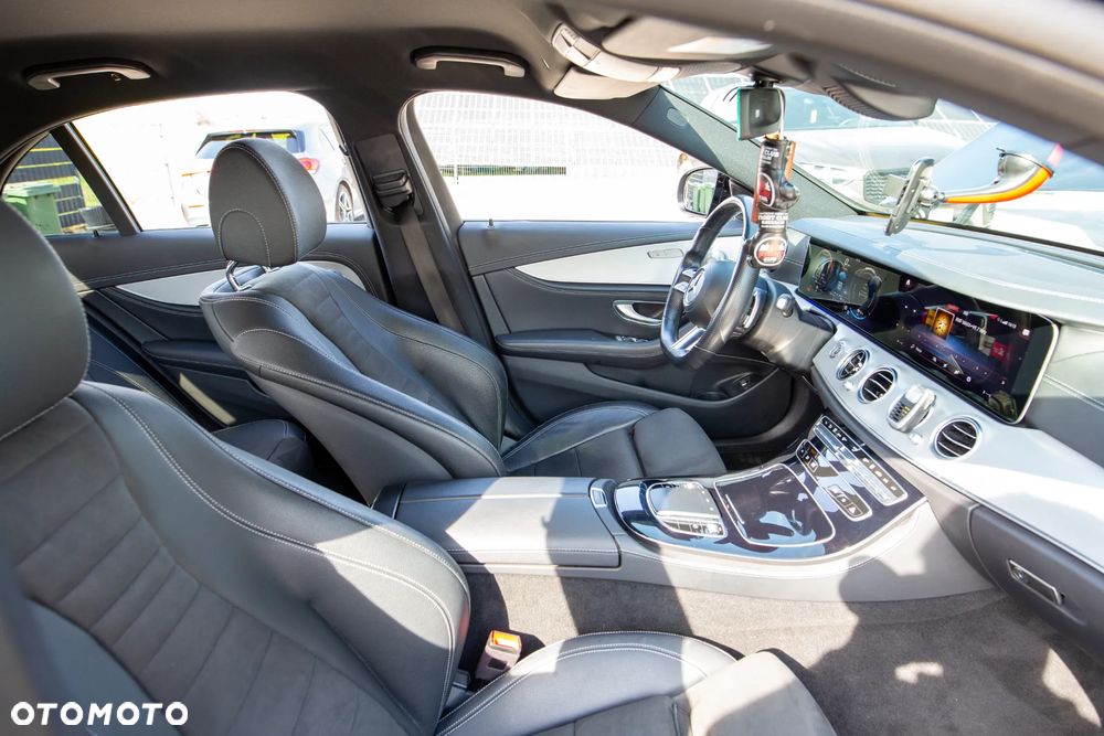 Mercedes-Benz Klasa E 300 4Matic 9G-TRONIC AMG Line - 19