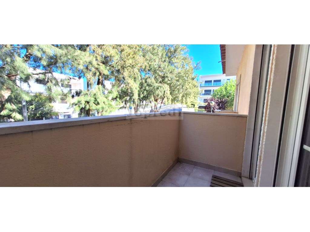 Apartamento T1 com garagem junto à praia de Santo Amaro de Oeiras - Grande imagem: 5/16