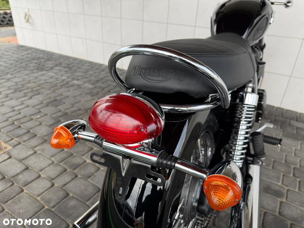 Triumph Bonneville - 27