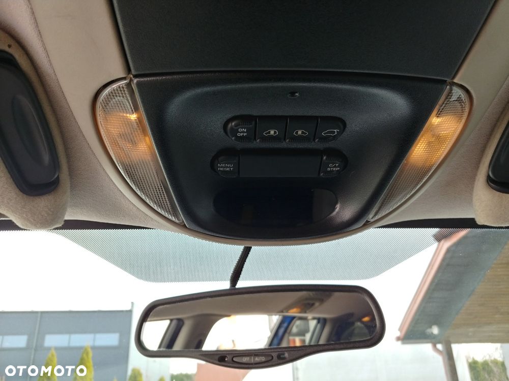 Chrysler Grand Voyager 3.3 Limited AWD - 31