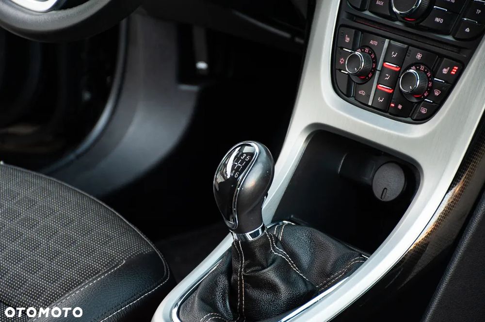 Opel Astra GTC 1.6 Turbo Innovation - 25