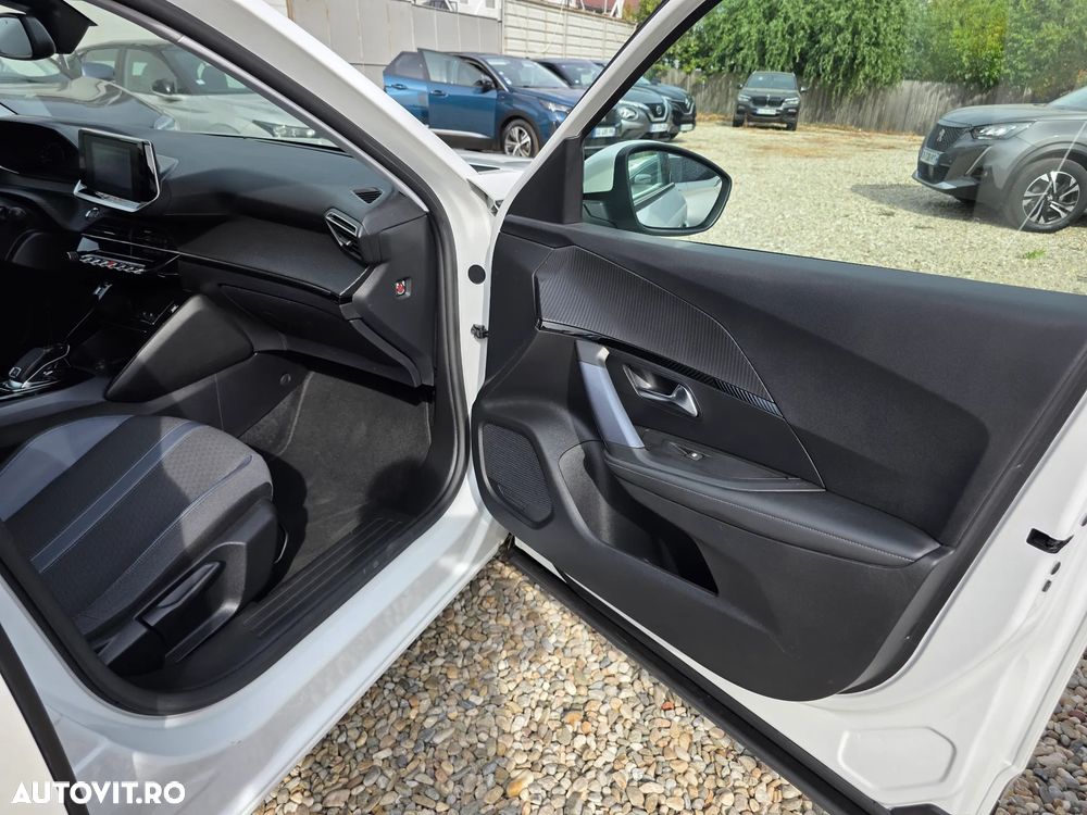 Peugeot 2008 PureTech 130 EAT8 GT - 16