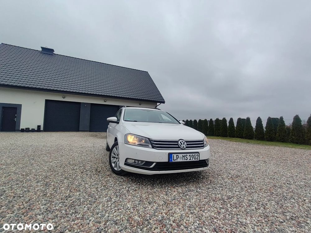 Volkswagen Passat - 1
