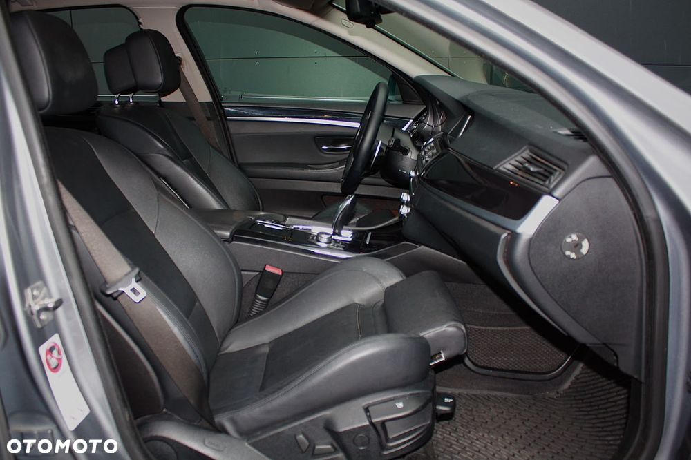 BMW Seria 5 525d - 11