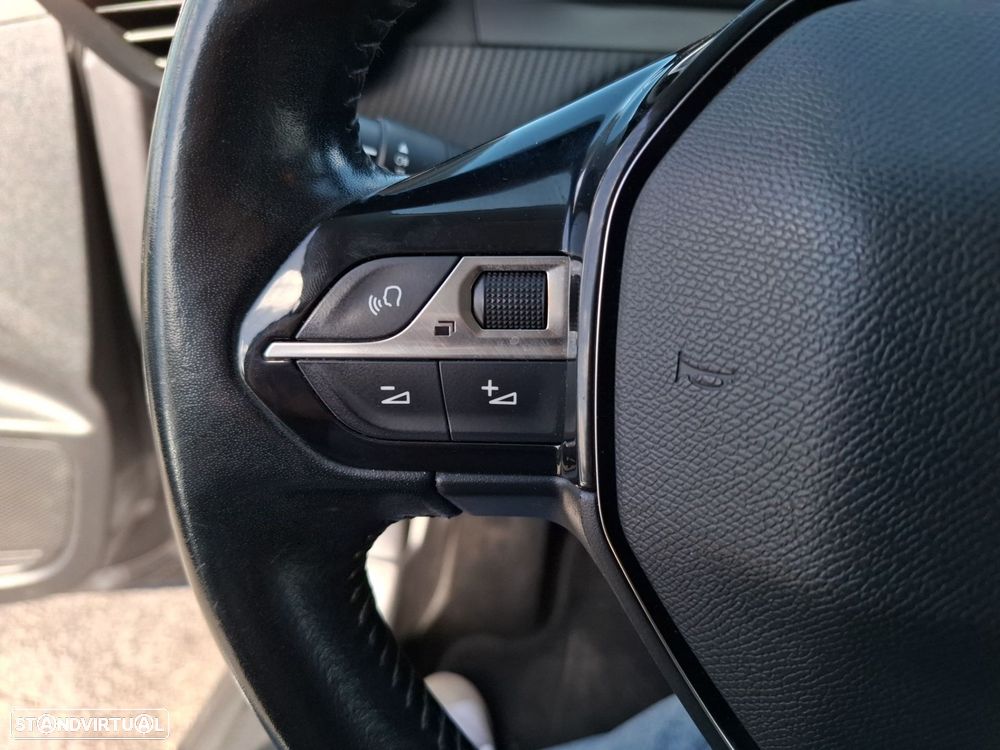 Peugeot 208 1.2 PureTech Active - 16