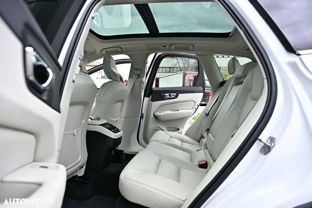 Volvo XC 60 B4 MHEV AT8 AWD Inscription - 23