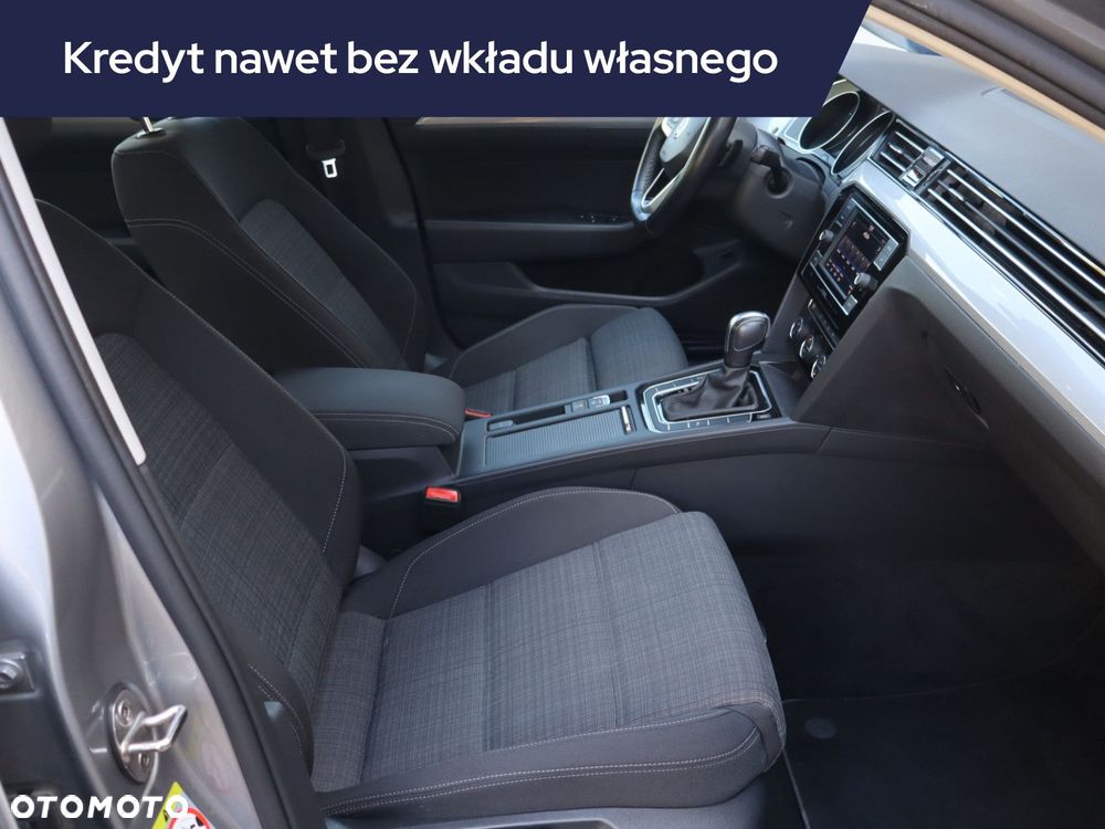 Volkswagen Passat - 11