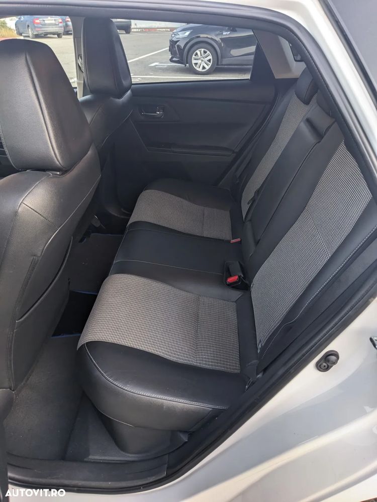 Toyota Auris 1.8 L VVT-i Hybrid Sol - 9