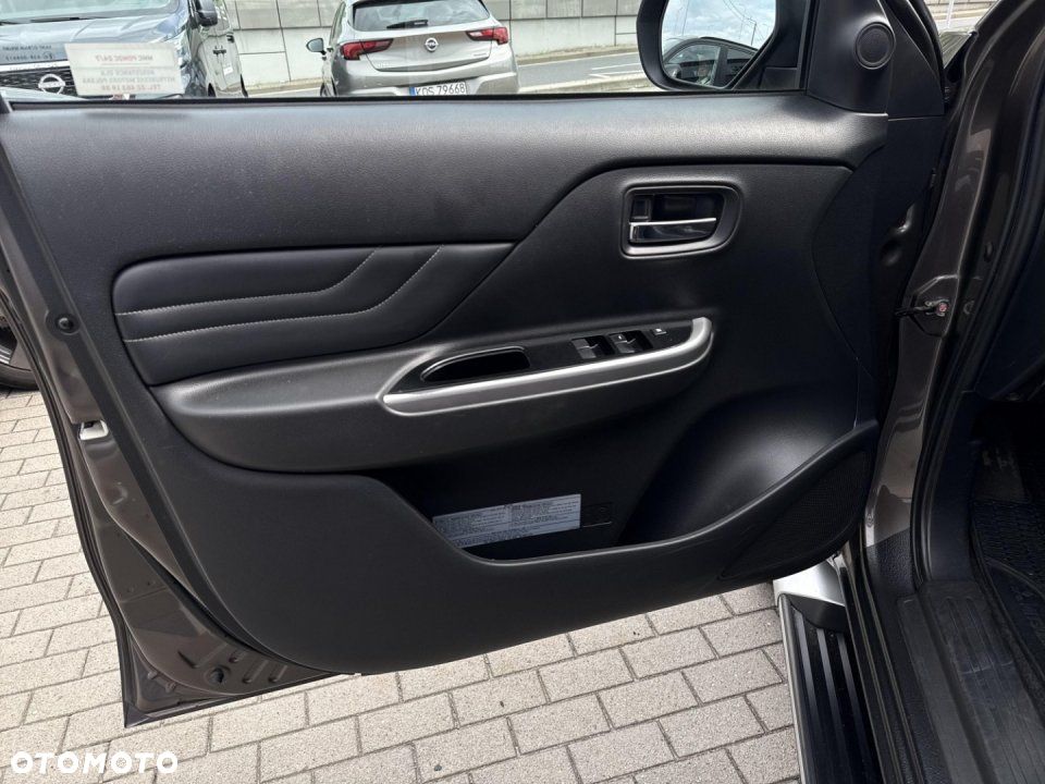 Mitsubishi L200 - 17