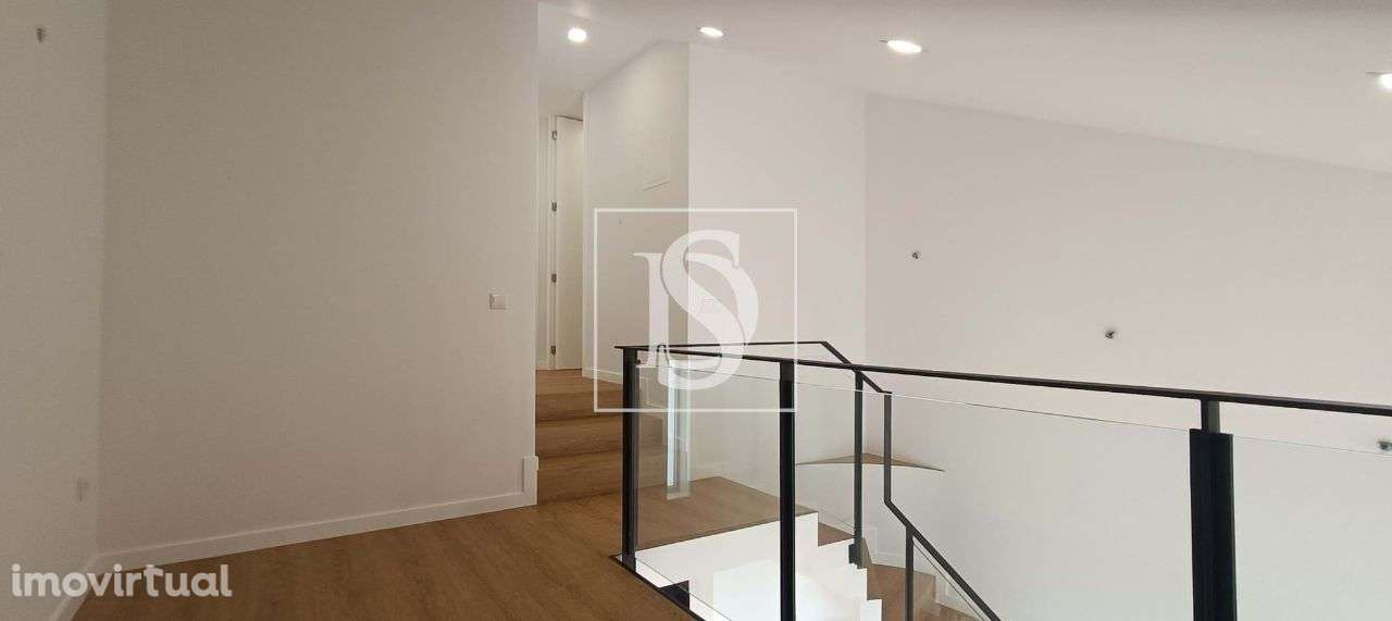 Moradia com terraço, em frente à PRAIA - Grande imagem: 3/42