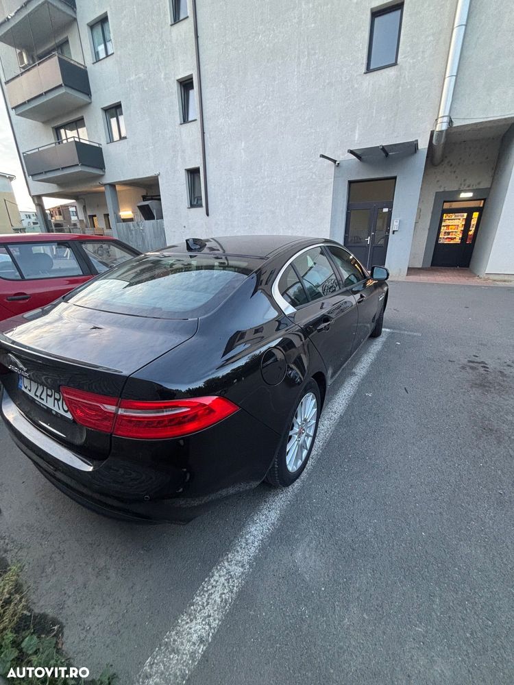 Jaguar XE - 12