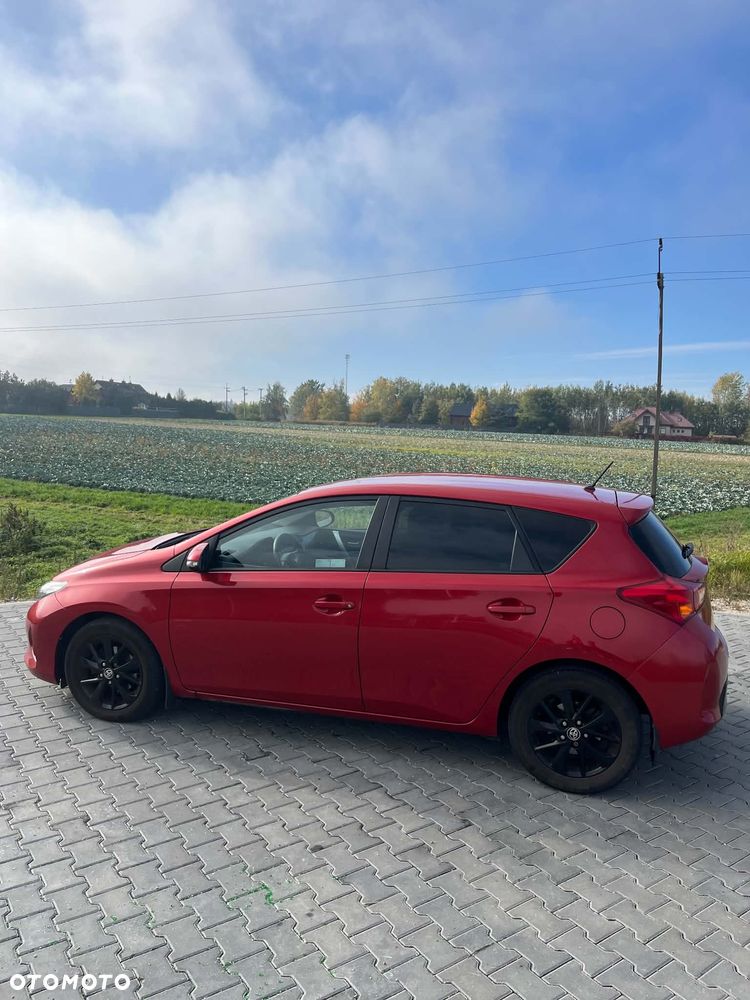 Toyota Auris 2013 photo 2