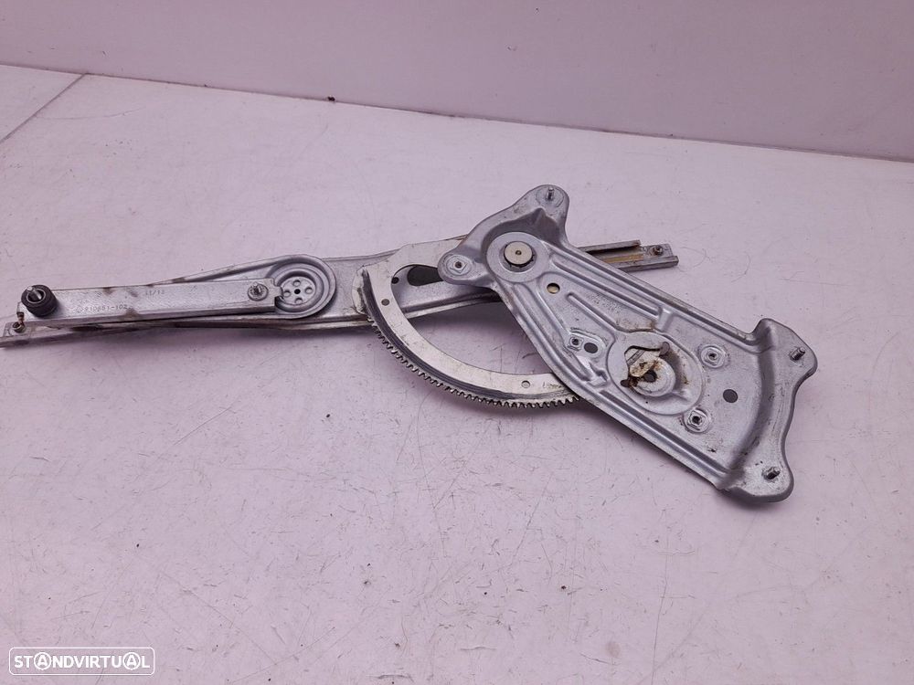 Elevador vidros frente esquerdo RENAULT Megane III Grandtour (KZ0/1) - 2