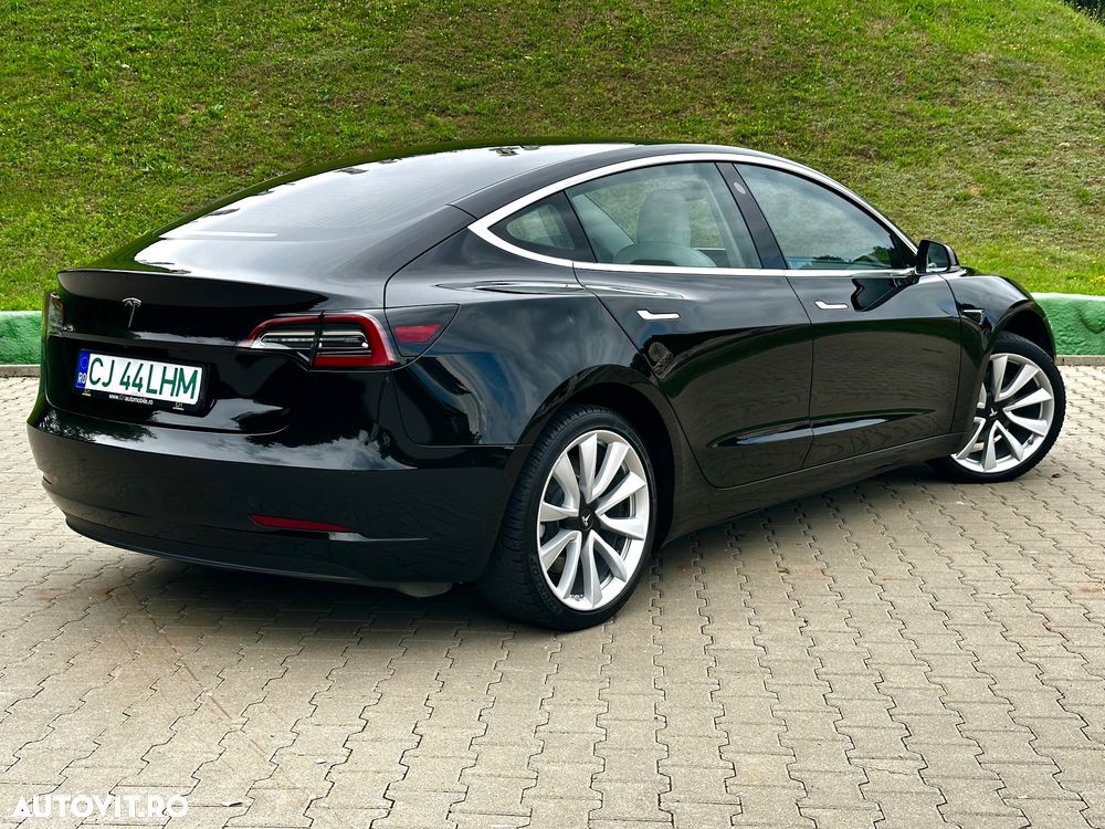 Tesla Model 3 - 4