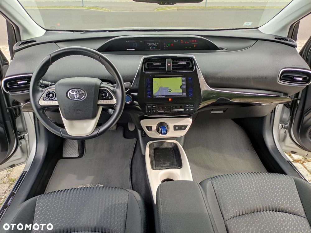 Toyota Prius Hybrid Executive - 9