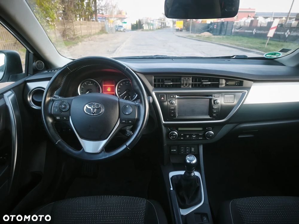 Toyota Avensis - 11