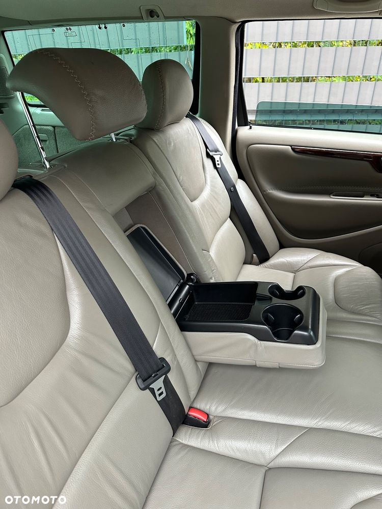 Volvo XC 70 AWD Momentum - 28