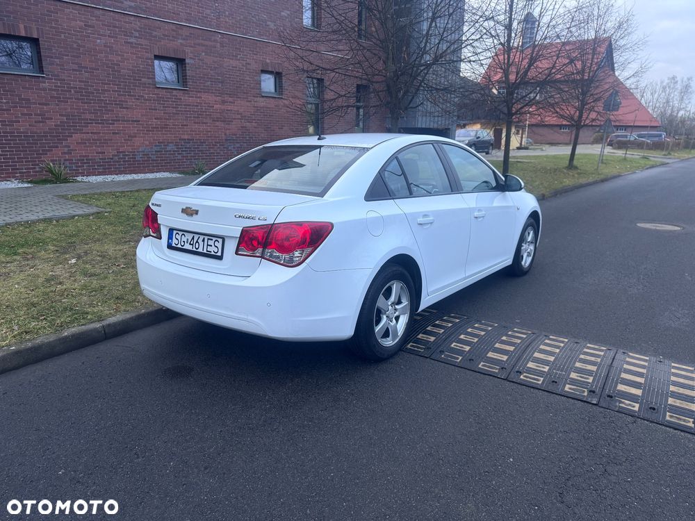 Chevrolet Cruze 1.6 - 5