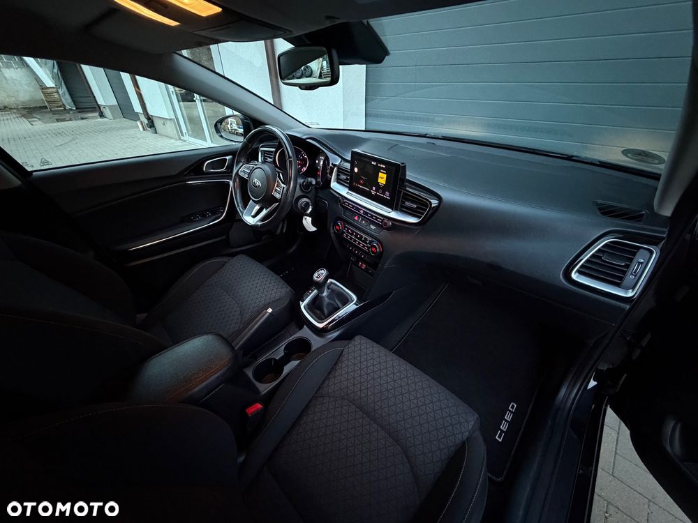 Kia Ceed 1.4 T-GDI L Business Line - 12