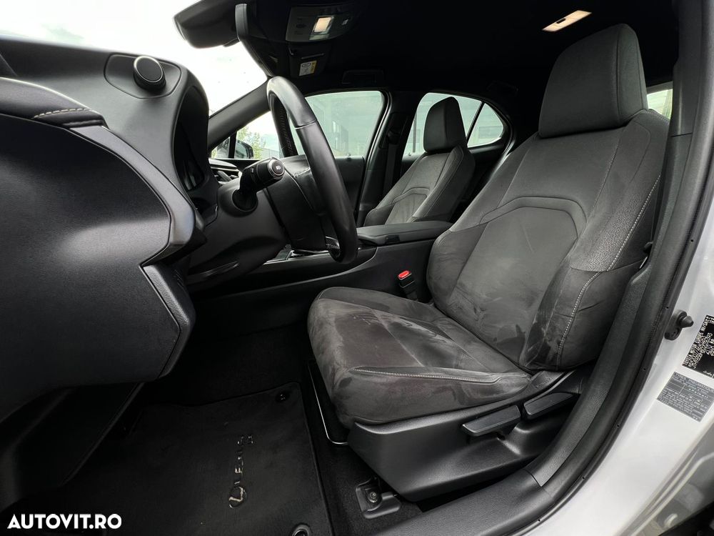 Lexus UX 250h Business Edition - 10