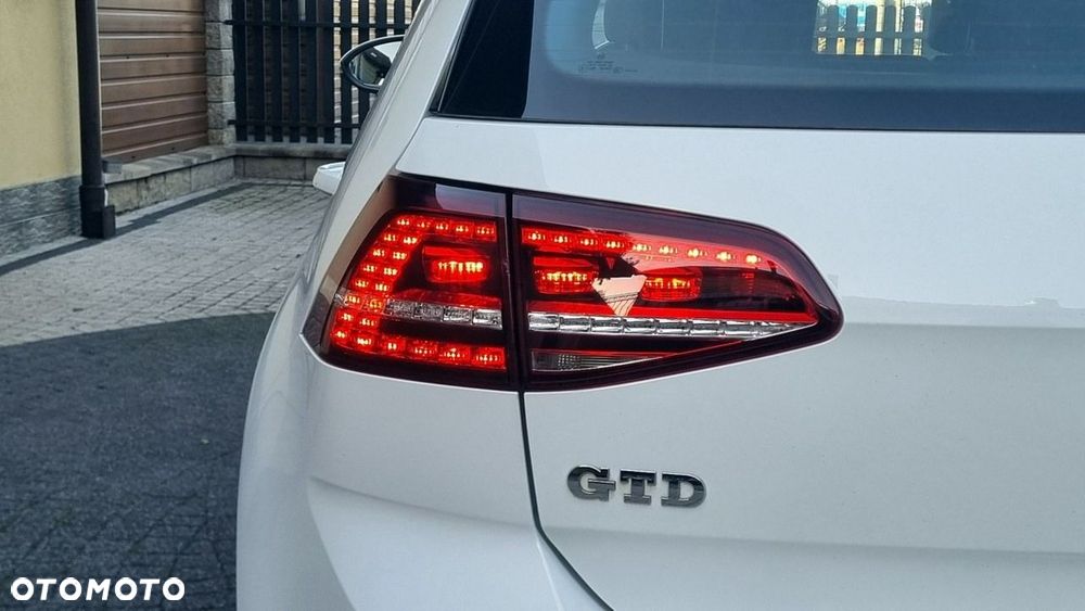 Volkswagen Golf - 6