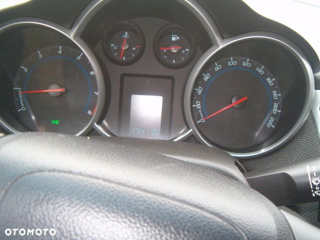 Chevrolet Cruze - 14