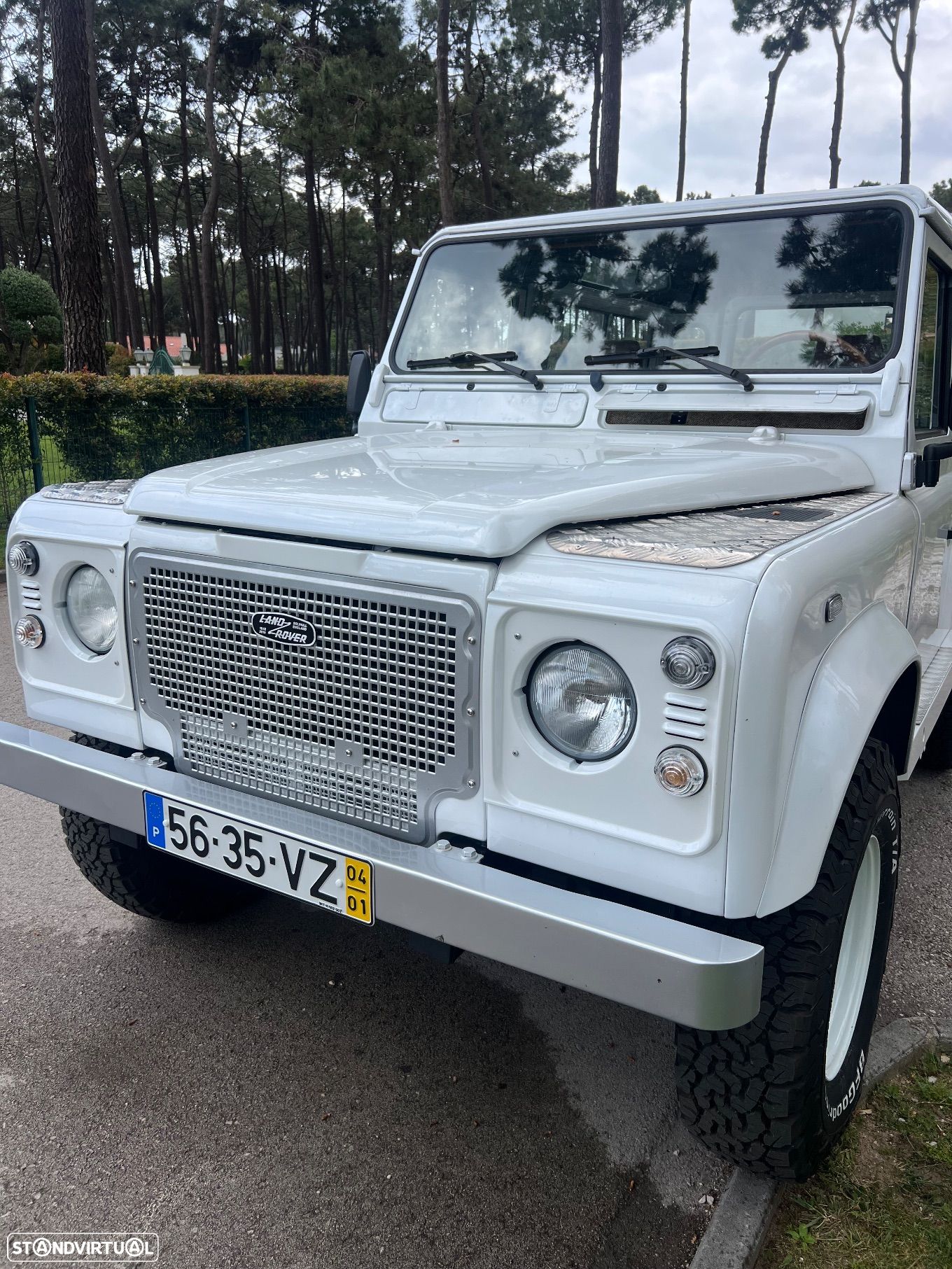 Land Rover Defender - 1