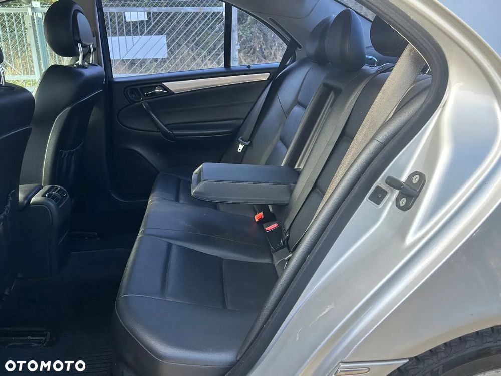 Mercedes-Benz Klasa C 200 T CDI Avantgarde - 17