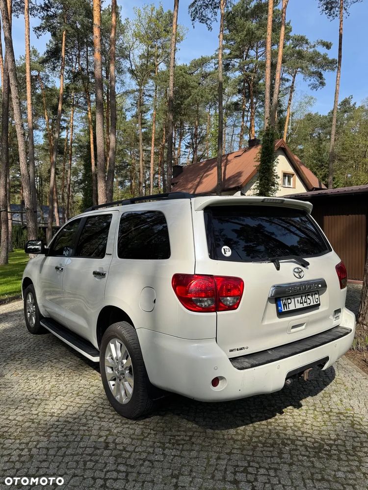 Toyota Sequoia - 5