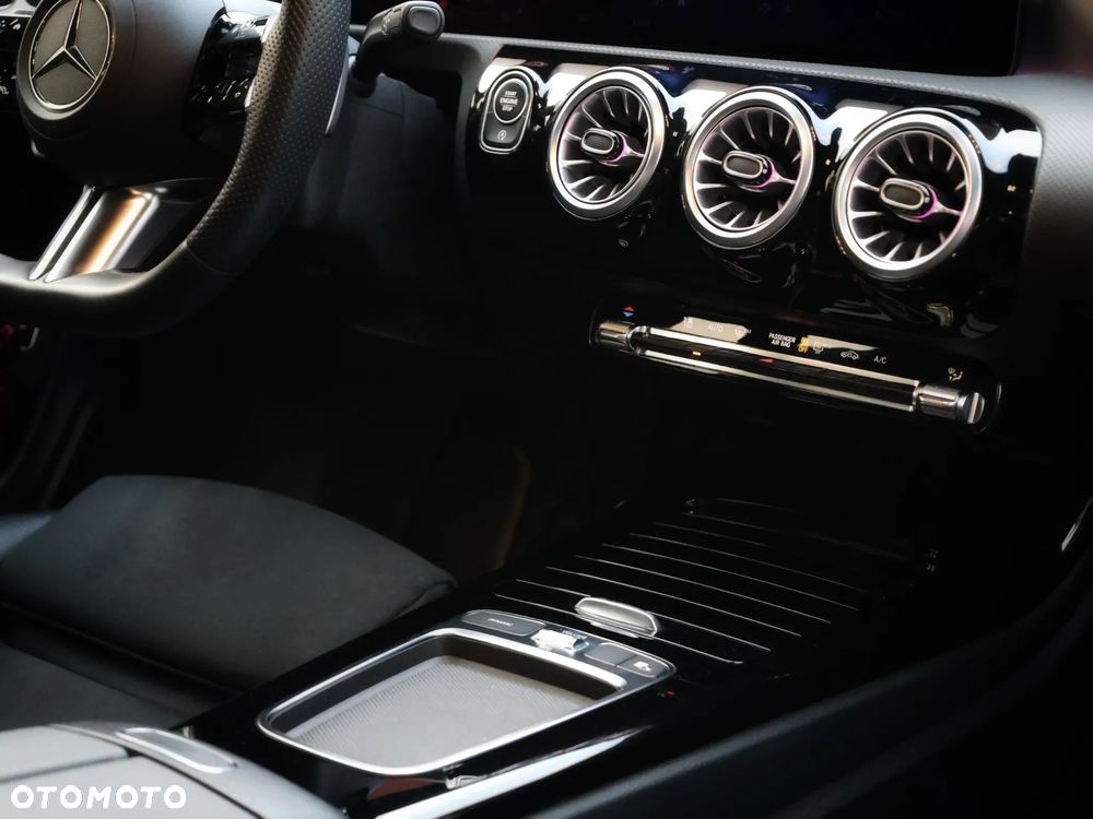 Mercedes-Benz CLA 200 mHEV AMG Line 7G-DCT - 19
