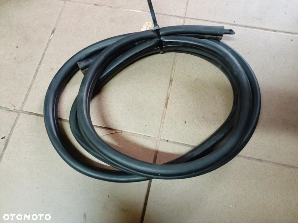 Uszczelka drzwi przód przednia BMW E87 lewy przód lewa