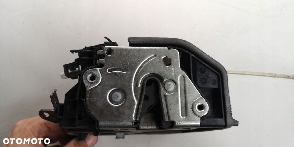 BMW E87 zamek drzwi lewy tył komplet 7167069 - 6