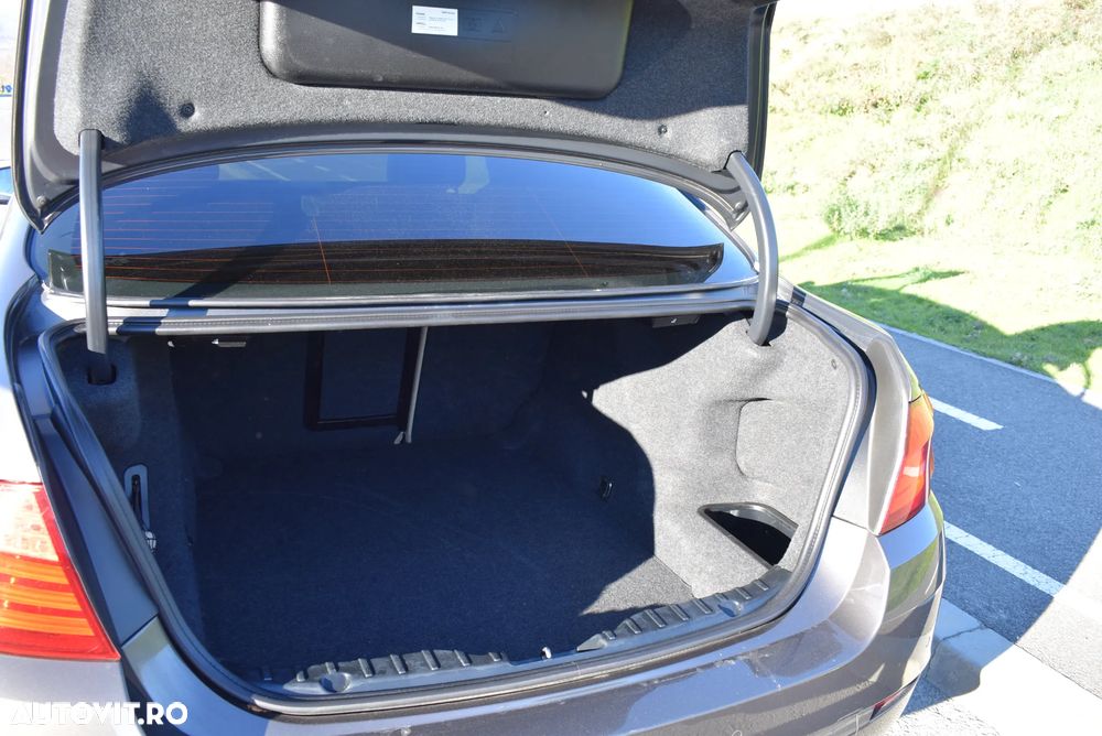 BMW Seria 5 525d xDrive Aut. - 24