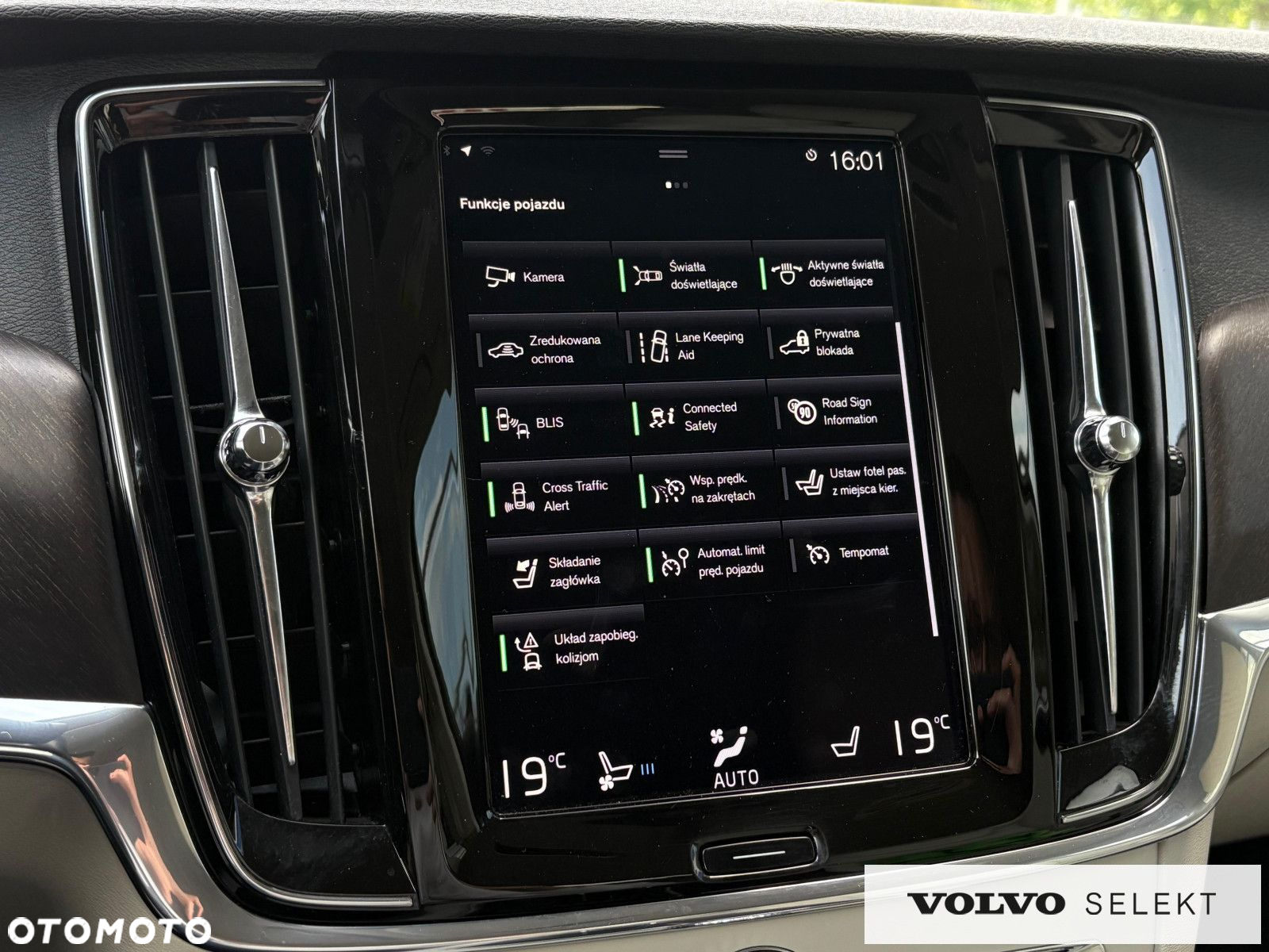 Volvo V90 Cross Country - 30