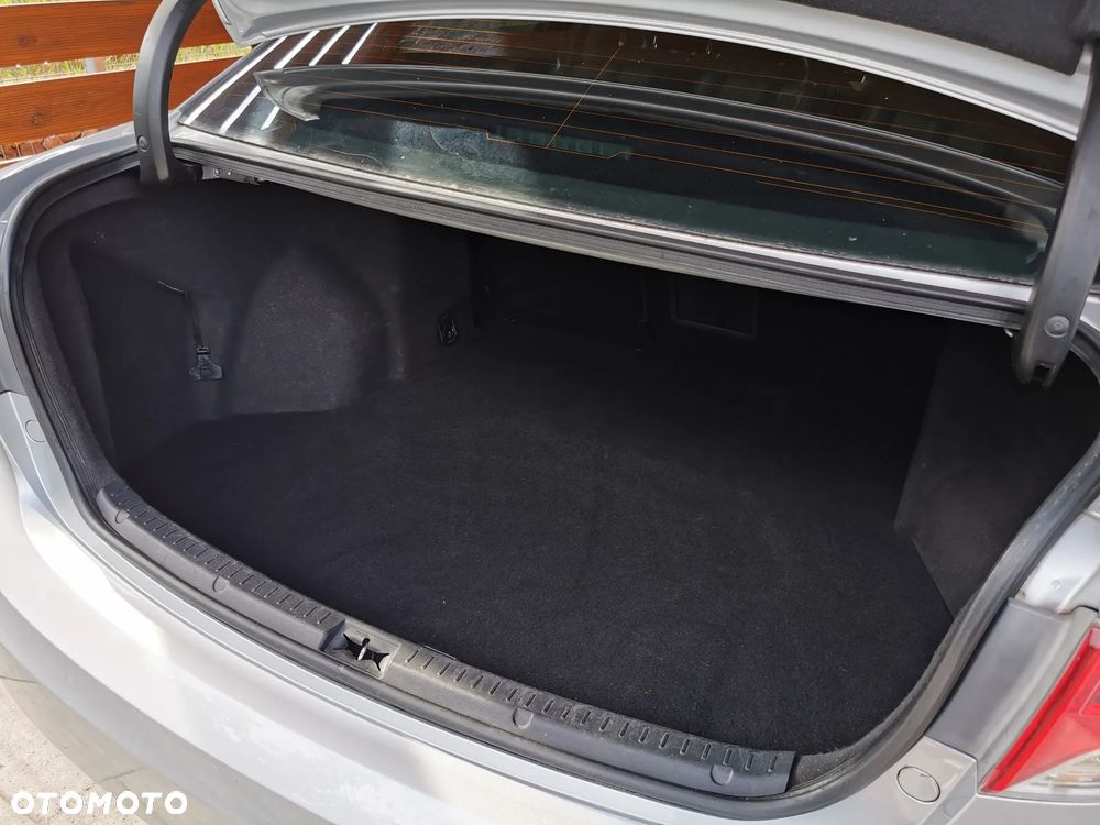 Toyota Avensis 2.0 D-4D Sol - 8