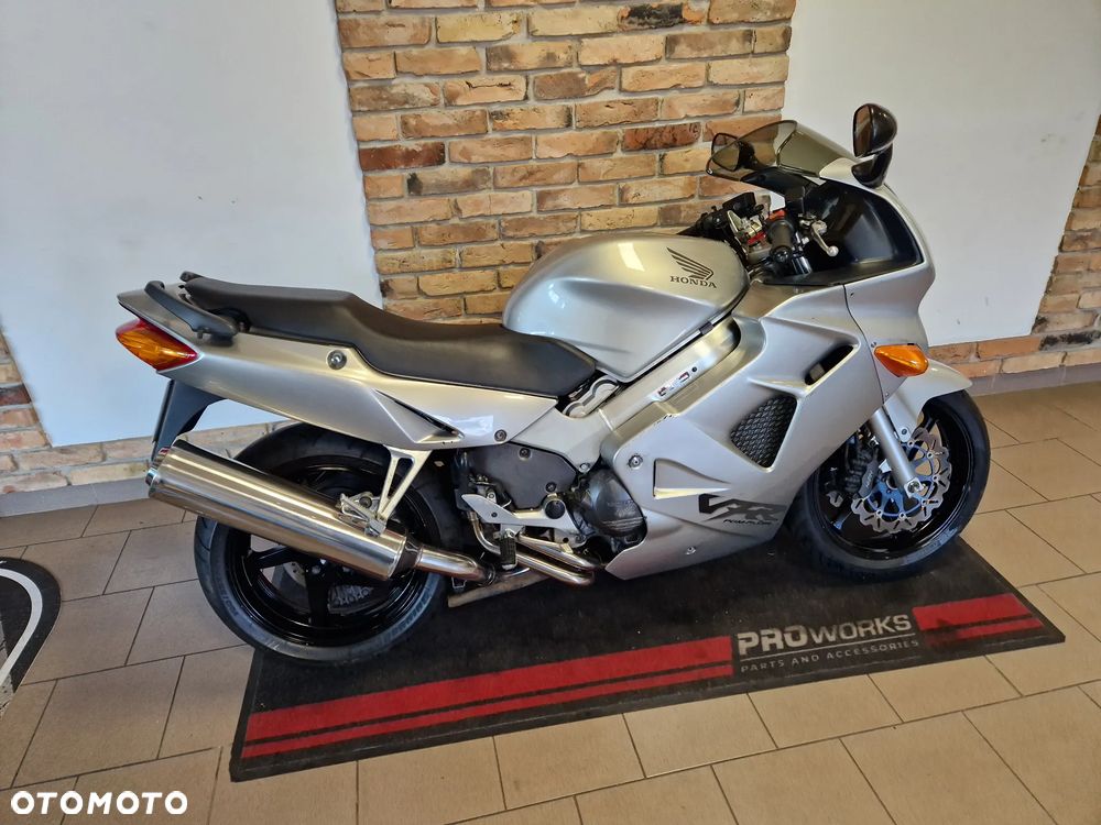 Honda VFR - 2