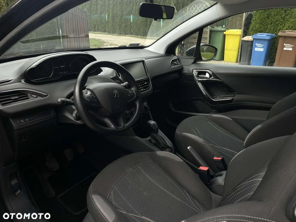 Peugeot 208 - 15