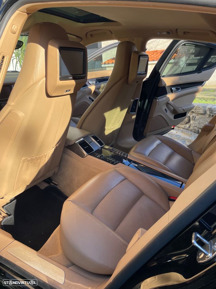 Porsche Panamera - 4