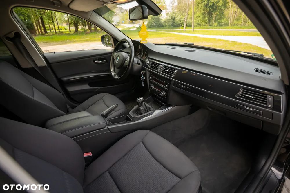 BMW Seria 3 318d DPF Edition Sport - 18
