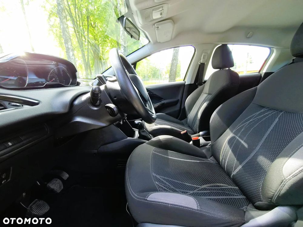 Peugeot 208 - 9