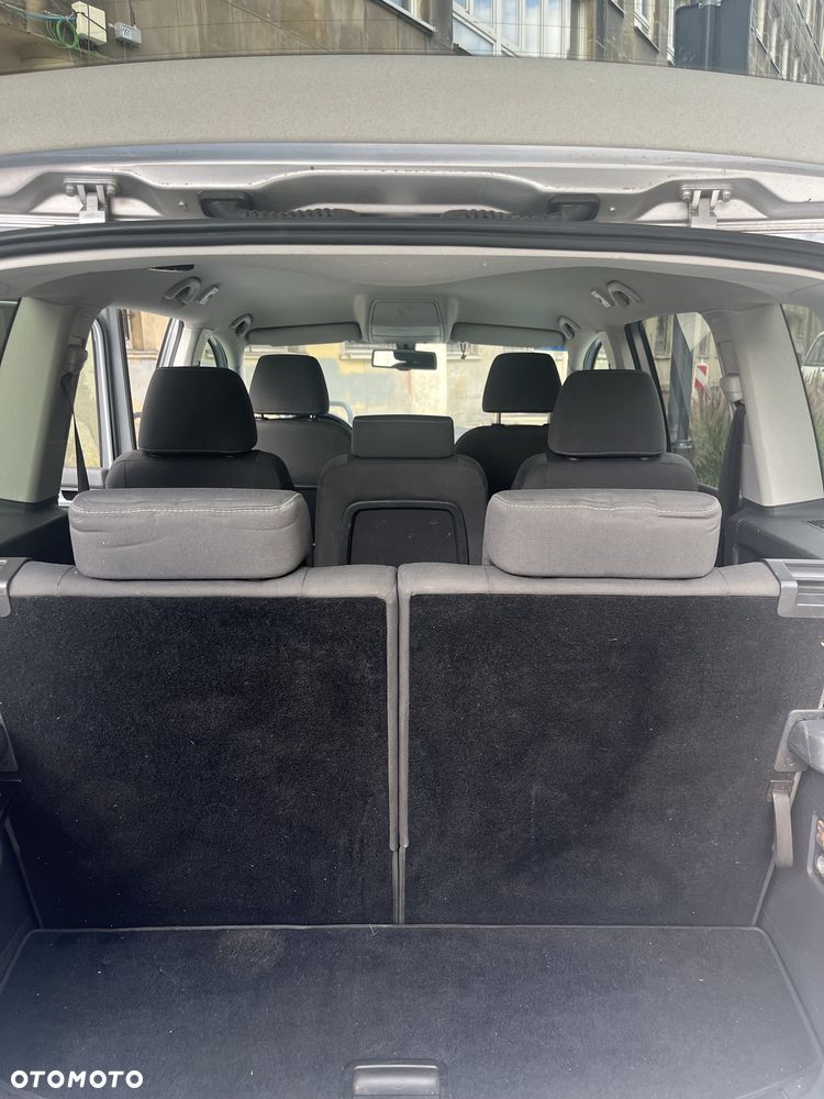Volkswagen Touran - 5
