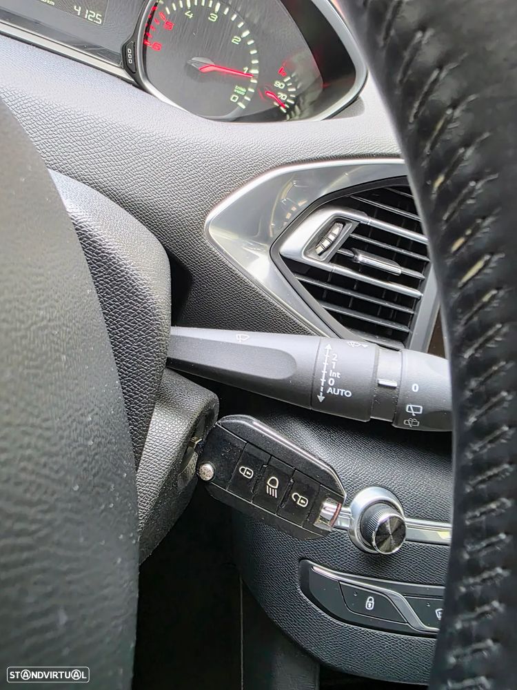 Peugeot 308 1.6 BlueHDi Style - 32