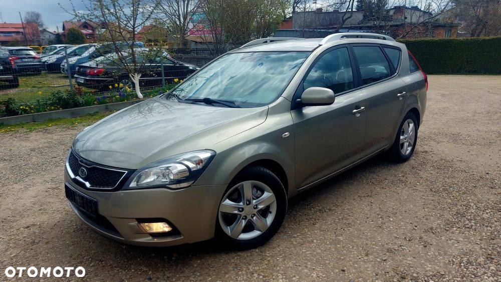 Kia Ceed - 1