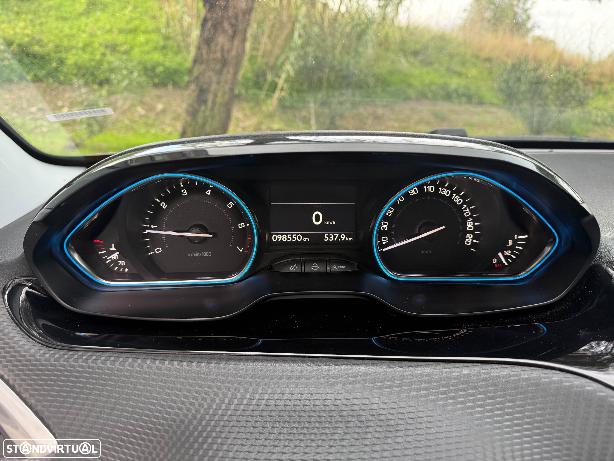 Peugeot 2008 1.2 PureTech Allure - 6