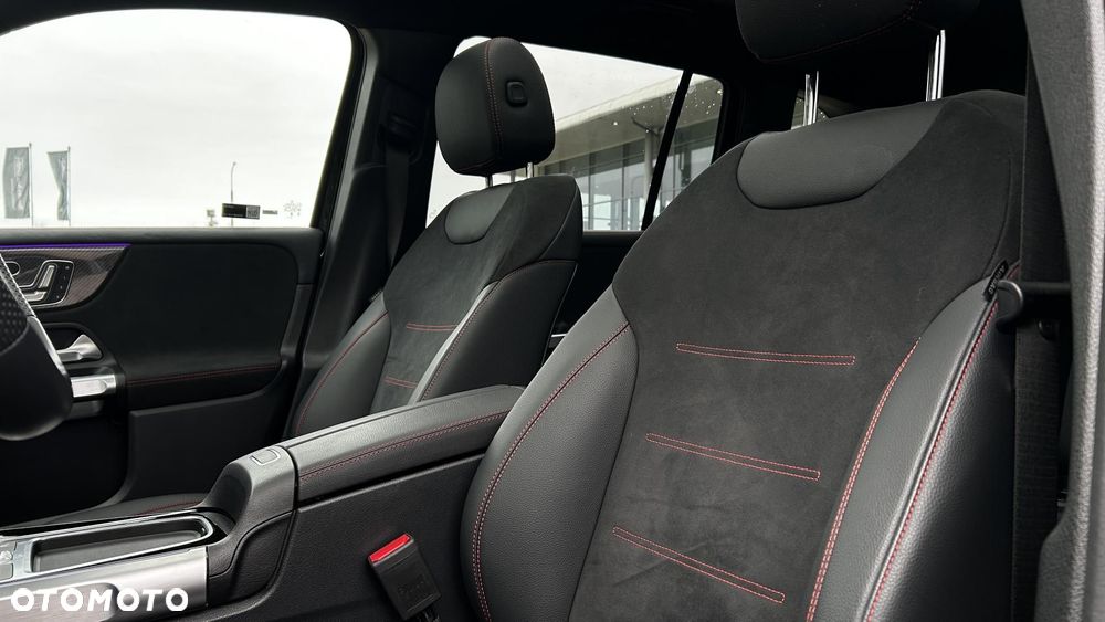 Mercedes-Benz GLB - 12