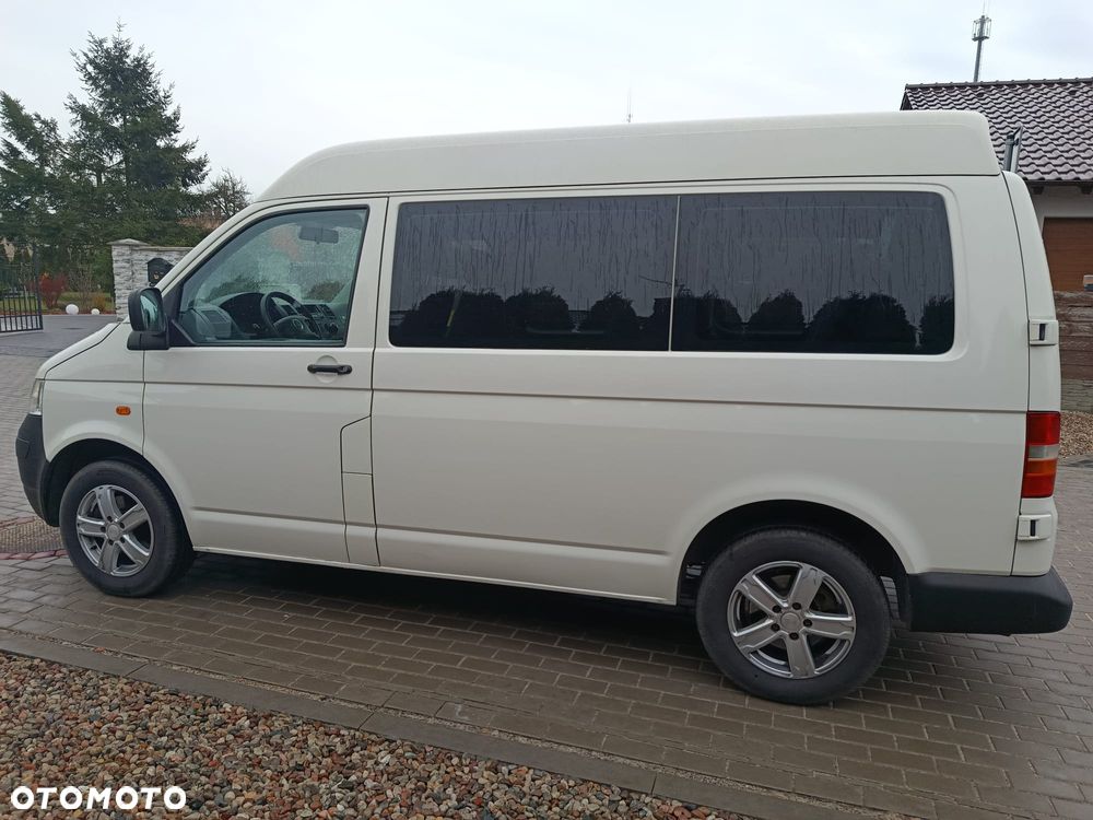 Volkswagen Caravelle - 2
