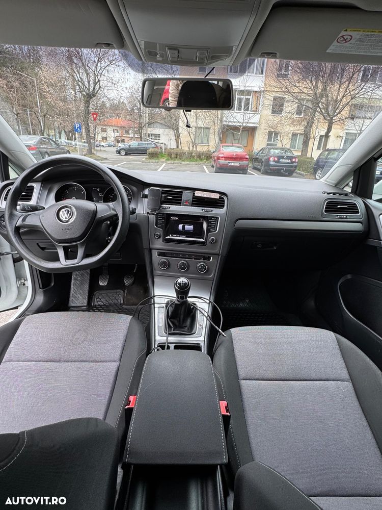 Volkswagen Golf - 10